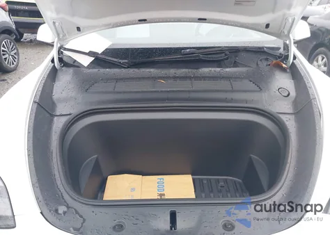 2022 Tesla Model Y Long Range Dual Motor All-Wheel Drive z USA, uszkodzony, nr VIN 7SAYGDEE7NF537535